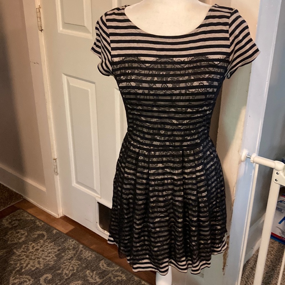 BORDEAUX stripes and lace mini dress size P-S